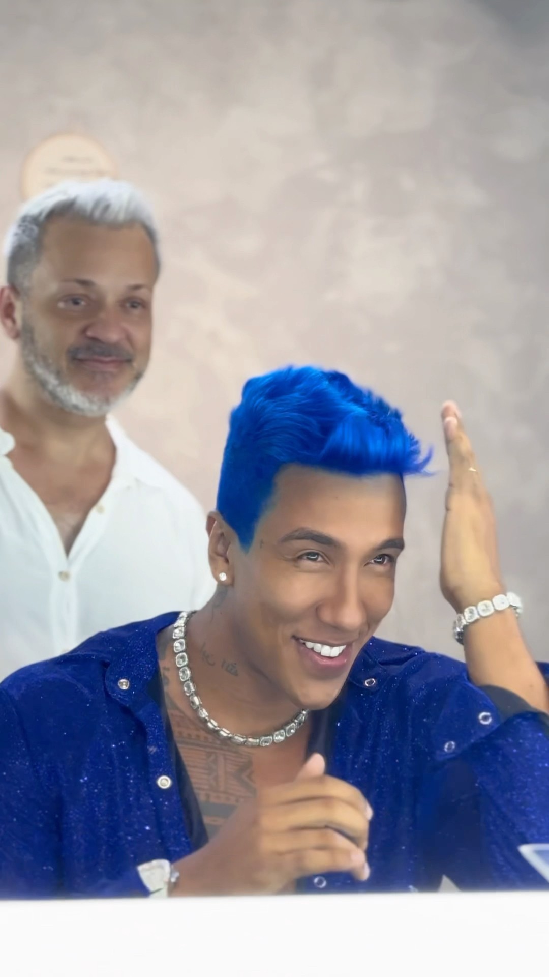 Só vai da CURTIR E COMENTAR QUEM É DA FAMÍLIA AZUL!? #transition #colors #hair #apollosant
